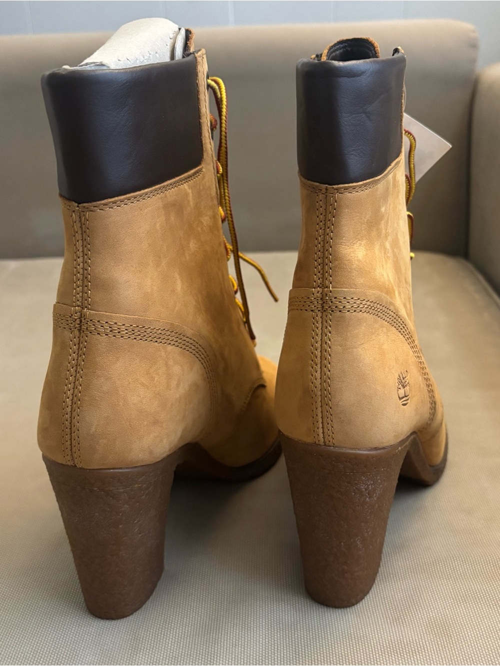 NWT Timberland Women's Tan Lace-Up Leather Heeled Ankle Boots - Picture 3 of 6